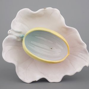 Een Duitse faience meloenvormige terrine op blad, Schrezheim, 18e eeuw — foto 7
