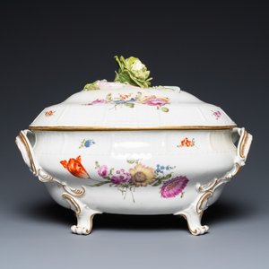 Een Duitse polychrome porseleinen dekselterrine met floraal decor, Ludwigsburg, 18e eeuw — foto 3