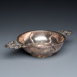 Een Duitse zilveren papkom, Augsburg, 17/18e eeuw — foto 1