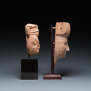 Een Egyptisch houten dodenmasker en een zandstenen hoofd, Late Tijd en Saïtische periode — foto 3