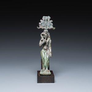 Een Egyptische bronzen sculptuur van Horus, Saïtische periode — foto 1