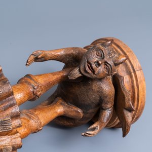 Een eikenhouten figuur van de aartsengel Michaël die de duivel verslaat, 17e eeuw — foto 8