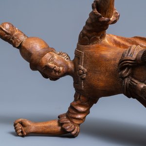 Een eikenhouten figuur van de aartsengel Michaël die de duivel verslaat, 17e eeuw — foto 9