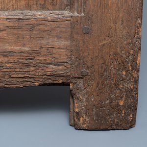 Een eikenhouten voorpaneel van een koffer met het wapen van Frankrijk en van de Dauphin, Frankrijk, 2e helft 15e eeuw — foto 6