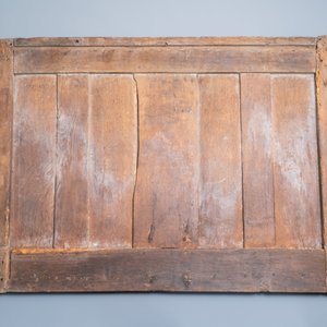 Een eikenhouten voorpaneel van een koffer met maaswerk panelen en geometrische motieven, Bretagne, Frankrijk, 17e eeuw — foto 4