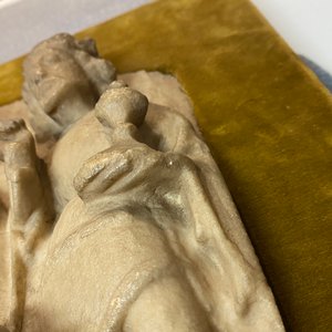 Een Engels albasten reliëf met 'De aanbidding der koningen', Nottingham, 15e eeuw — foto 19