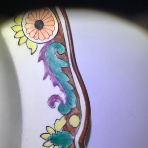 Een Engels creamware bord met Nederlands wapendecor, 18e eeuw — foto 3
