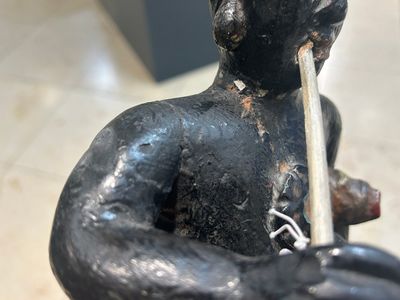 Een Engelse polychroom beschilderde houten sculptuur van een rokende indiaan uit een tabakszaak, 18e eeuw — foto 12