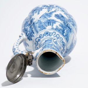 Een erg grote getorste blauw-witte Delftse chinoiserie kan met Antwerps tinnen deksel, 17e eeuw — foto 6