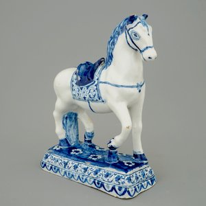 Een fijn blauw-wit Delfts aardewerken paard, 18e eeuw — foto 1