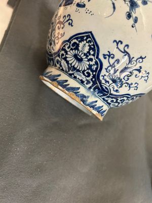 Een fijn blauw-wit Delfts vijfdelig kaststel, 1e kwart 18e eeuw — foto 3