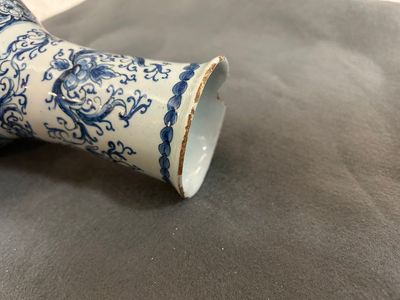Een fijn blauw-wit Delfts vijfdelig kaststel, 1e kwart 18e eeuw — foto 5