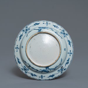 Een fijn Chinees blauw-wit bord met een hert, Wanli — foto 2