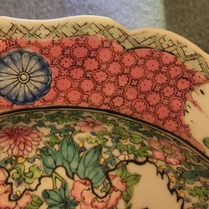 Een fijn Chinees famille rose bord met mandarijneenden, Yongzheng — foto 6