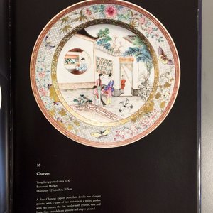 Een fijn Chinees famille rose bord met vlinders op de rand, Yongzheng, 1723-1735 — foto 3