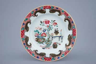 Een fijn Chinees famille rose bord, Yongzheng/Qianlong