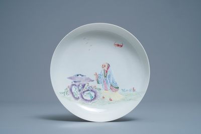 Een fijn Chinees famille rose eierschaal bord met een wijze, Yongzheng