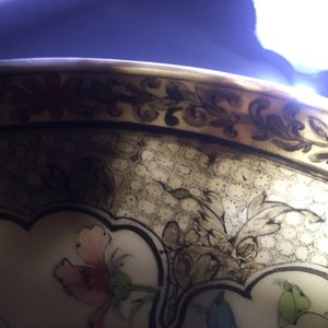 Een fijn Chinees famille rose en grisaille eierschaal bord met een fazant, Yongzheng — foto 3