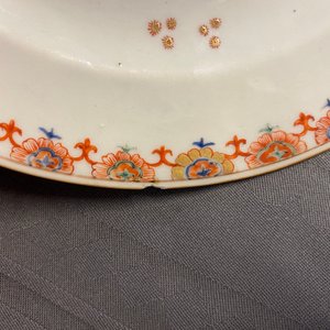 Een fijn Chinees Kakiemon-stijl bord met kwartels, Qianlong — foto 5