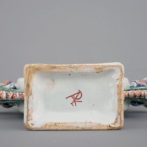 Een fijn Delfts aardewerken tulpenvaasje in Kashmir palet, ca. 1700 — foto 3