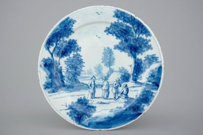 Een fijn Delfts blauw-wit bord met pastorale voorstelling, 18e eeuw