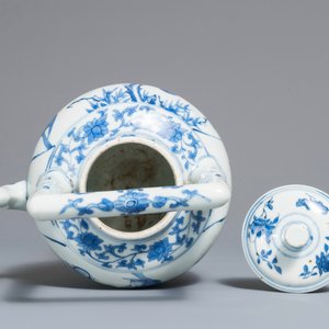 Een fijn gedecoreerde Chinese blauwwitte wijnkan met deksel, Transitie periode — foto 5