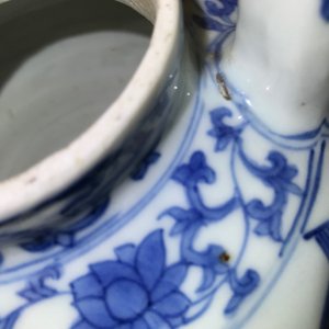 Een fijn gedecoreerde Chinese blauwwitte wijnkan met deksel, Transitie periode — foto 8