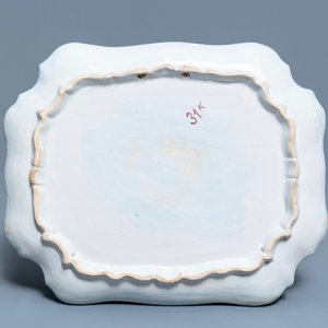 Een fijne blauw-witte Delftse plaquette met decor van de tabaksproductie, 18e eeuw — foto 2