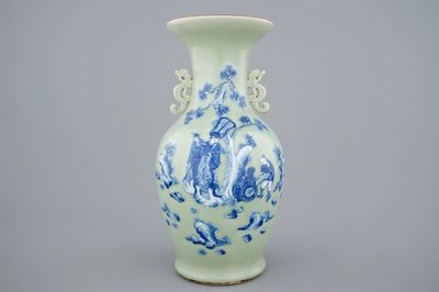 Een fijne Chinese blauw-wit op celadon fond vaas, 19e eeuw