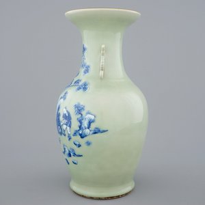 Een fijne Chinese blauw-wit op celadon fond vaas, 19e eeuw — foto 2