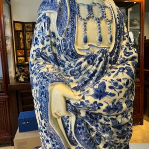 Een fijne Chinese blauw-witte Boddhisattva, Xue Chang Sen 薛長森 zegelmerk, Republiek — foto 14