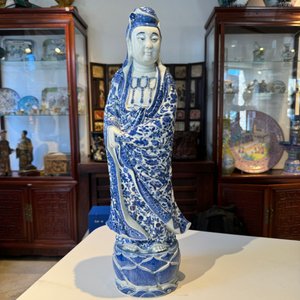 Een fijne Chinese blauw-witte Boddhisattva, Xue Chang Sen 薛長森 zegelmerk, Republiek — foto 5