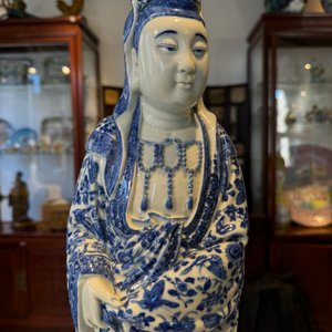 Een fijne Chinese blauw-witte Boddhisattva, Xue Chang Sen 薛長森 zegelmerk, Republiek — foto 9