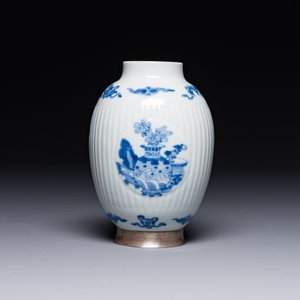 Een fijne Chinese blauw-witte pot met zilveren montuur, gesigneerd Bo Gu Zhai 博古斎, Jiajing merk, Kangxi — foto 2