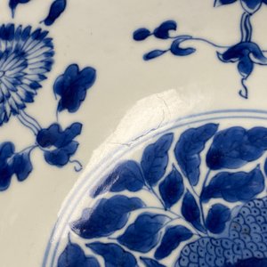 Een fijne Chinese blauw-witte 'sanduo' kom, Kangxi merk en periode — foto 12