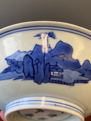 Een fijne Chinese blauw-witte schotel, Kangxi merk en periode — foto 11