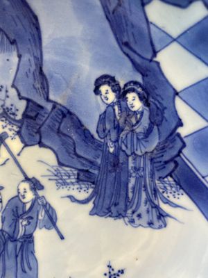 Een fijne Chinese blauw-witte schotel, Kangxi merk en periode — foto 6