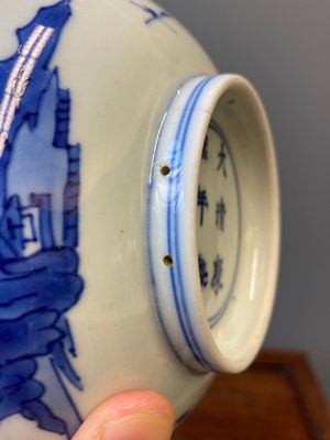 Een fijne Chinese blauw-witte schotel, Kangxi merk en periode — foto 13