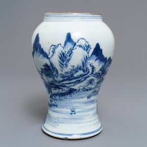 Een fijne Chinese blauwwitte landschapsvaas, Kangxi — foto 1