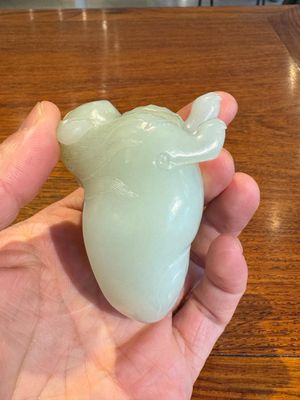 Een fijne Chinese celadon jade sculptuur van een mythisch dier, 17/18e eeuw — foto 11