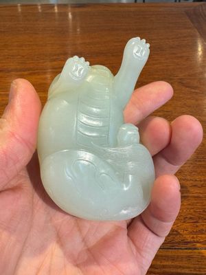 Een fijne Chinese celadon jade sculptuur van een mythisch dier, 17/18e eeuw — foto 12