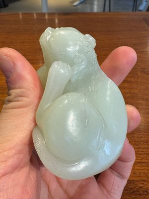 Een fijne Chinese celadon jade sculptuur van een mythisch dier, 17/18e eeuw — foto 21