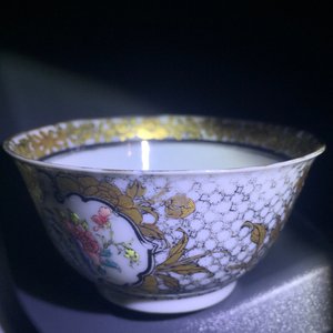 Een fijne Chinese famille rose en grisaille eierschaal kop en schotel met een fazant, Yongzheng — foto 8