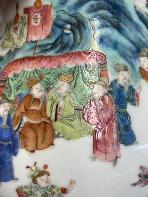 Een fijne Chinese famille rose 'hu' vaas met ruyi scepters als handgrepen, 19e eeuw — foto 8