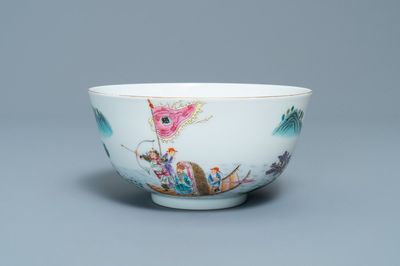 Een fijne Chinese famille rose kom, Qianlong merk, 20e eeuw