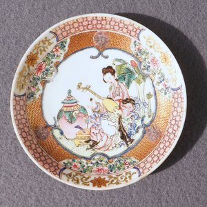 Een fijne Chinese famille rose kop en schotel met een muzikante, Yongzheng — foto 30