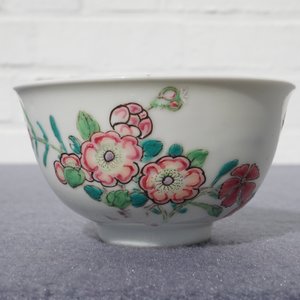 Een fijne Chinese famille rose kop en schotel met floraal decor, Yongzheng — foto 16