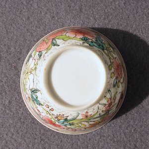 Een fijne Chinese famille rose kop en schotel met floraal decor, Yongzheng — foto 14