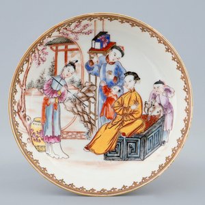 Een fijne Chinese famille rose kop en schotel met mandarijns decor, Qianlong, 18e eeuw — foto 2