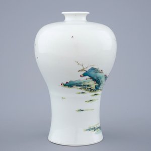 Een fijne Chinese famille rose meiping vaas met decor van personages, 19/20e eeuw — foto 3